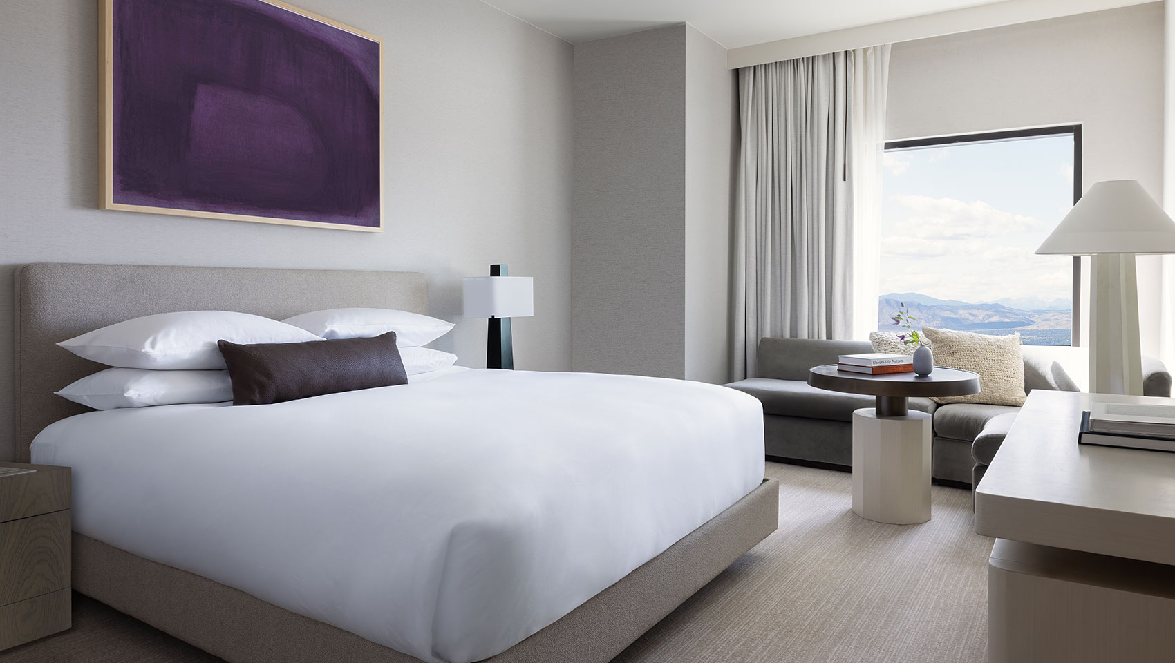 claret king guestroom